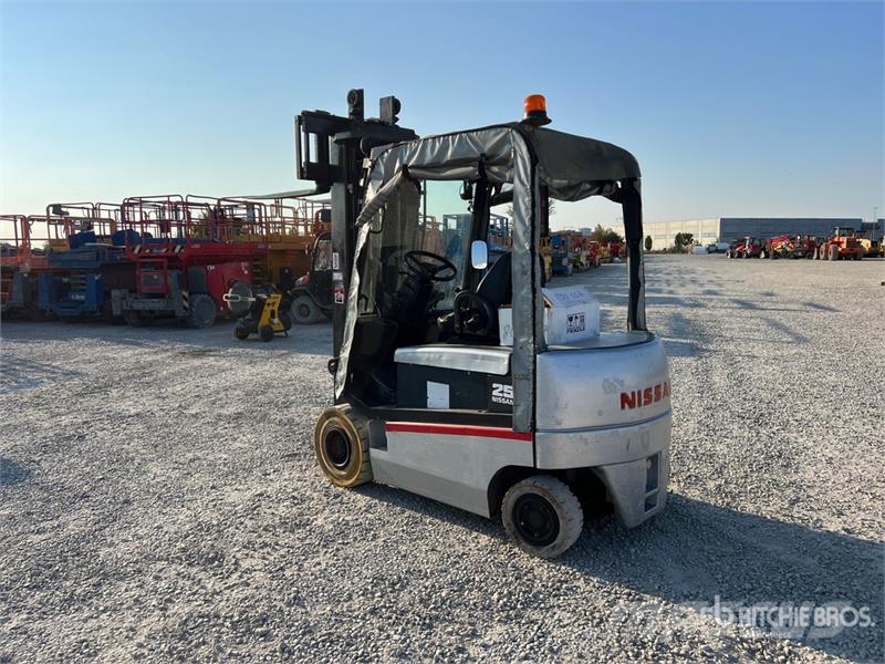 Nissan QX25 2500 kg Electric Forklift バッテリーフォークリフト