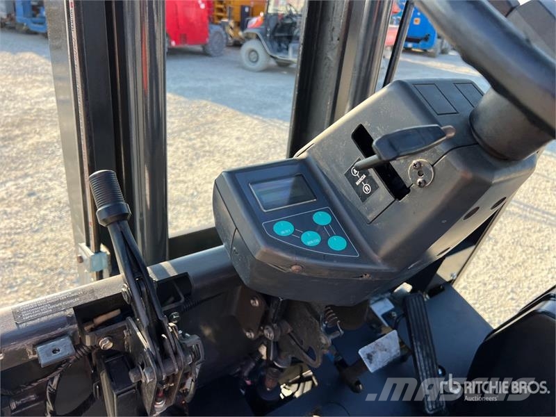 Nissan QX25 2500 kg Electric Forklift バッテリーフォークリフト