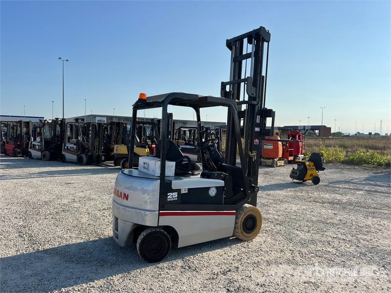 Nissan QX25 2500 kg Electric Forklift バッテリーフォークリフト