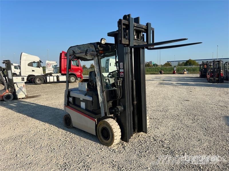 Nissan QX25 2500 kg Electric Forklift バッテリーフォークリフト