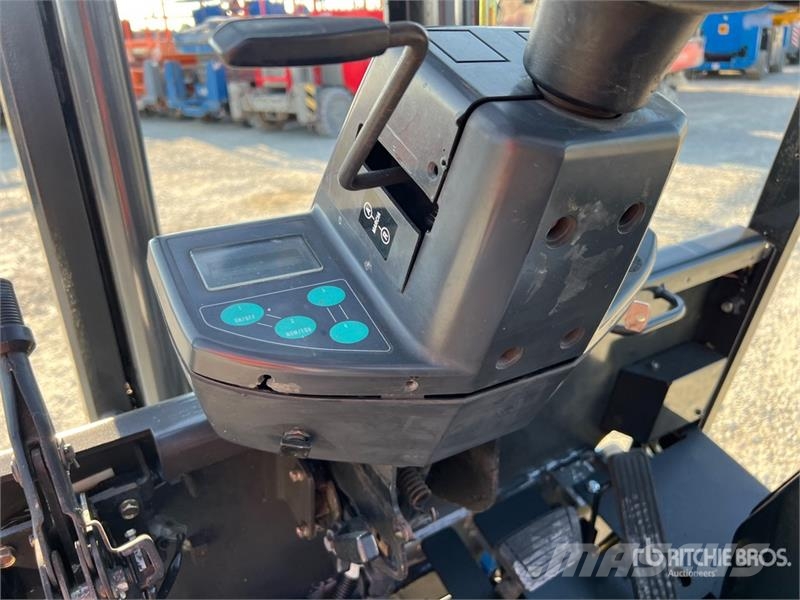 Nissan QX25 2500 kg Electric Forklift バッテリーフォークリフト