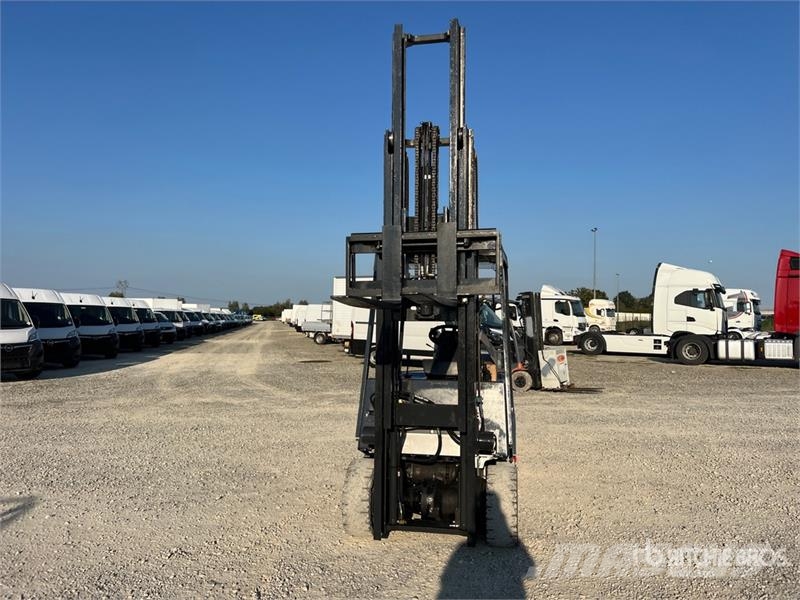 Nissan QX25 2500 kg Electric Forklift バッテリーフォークリフト