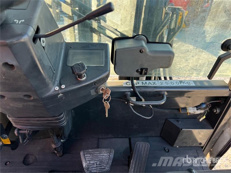 Nissan QX25 2500 kg Electric Forklift バッテリーフォークリフト