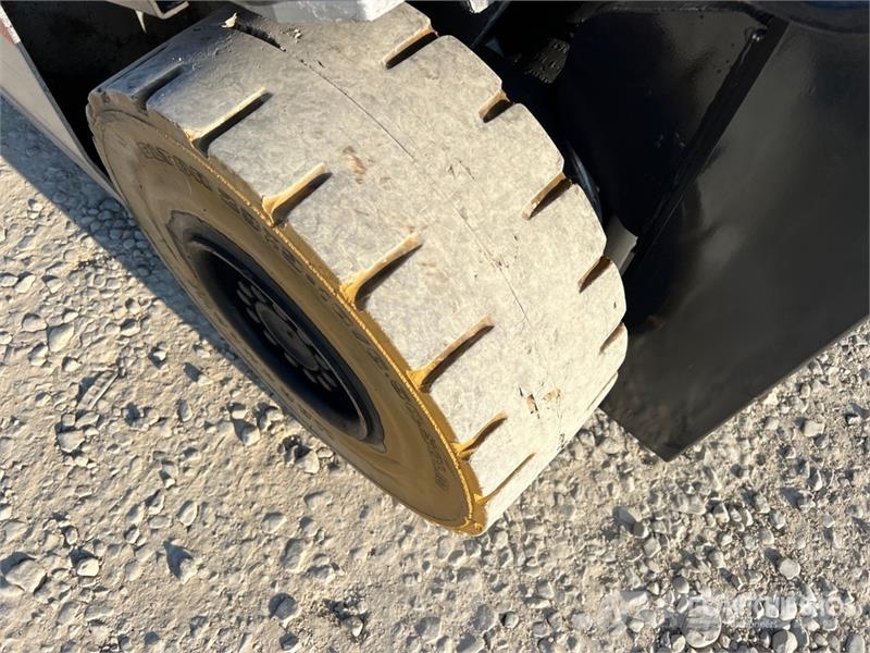 Nissan QX25 2500 kg Electric Forklift バッテリーフォークリフト