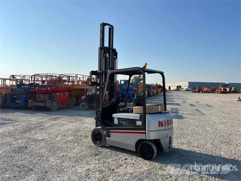 Nissan QX25 2500 kg Electric Forklift バッテリーフォークリフト