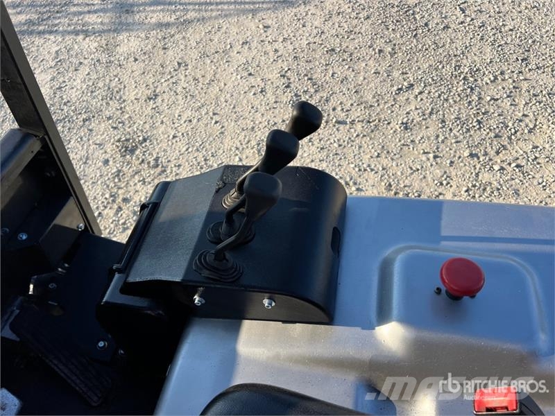 Nissan QX25 2500 kg Electric Forklift バッテリーフォークリフト
