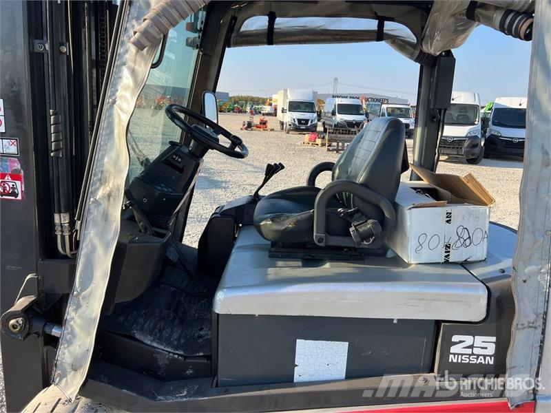 Nissan QX25 2500 kg Electric Forklift バッテリーフォークリフト