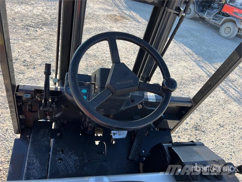 Nissan QX25 2500 kg Electric Forklift バッテリーフォークリフト