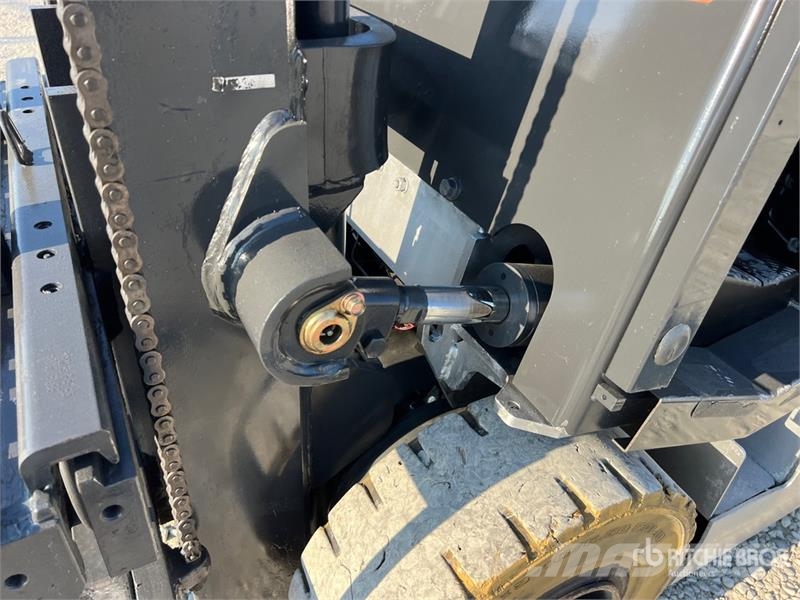 Nissan QX25 2500 kg Electric Forklift バッテリーフォークリフト