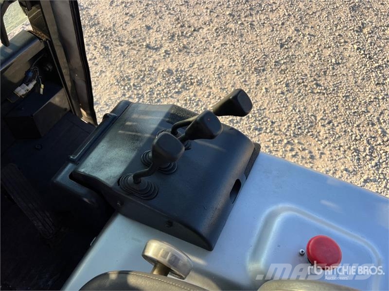 Nissan QX25 2500 kg Electric Forklift バッテリーフォークリフト