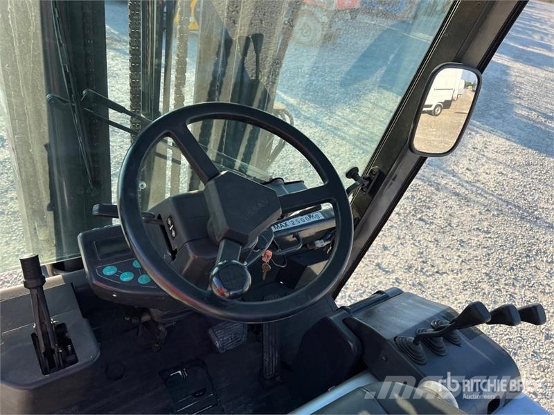 Nissan QX25 2500 kg Electric Forklift バッテリーフォークリフト