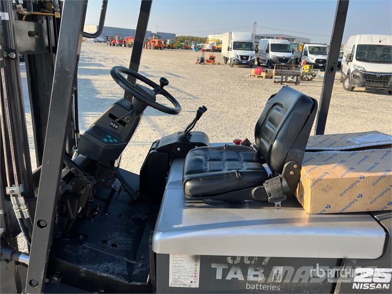 Nissan QX25 2500 kg Electric Forklift バッテリーフォークリフト