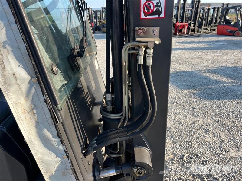Nissan QX25 2500 kg Electric Forklift バッテリーフォークリフト