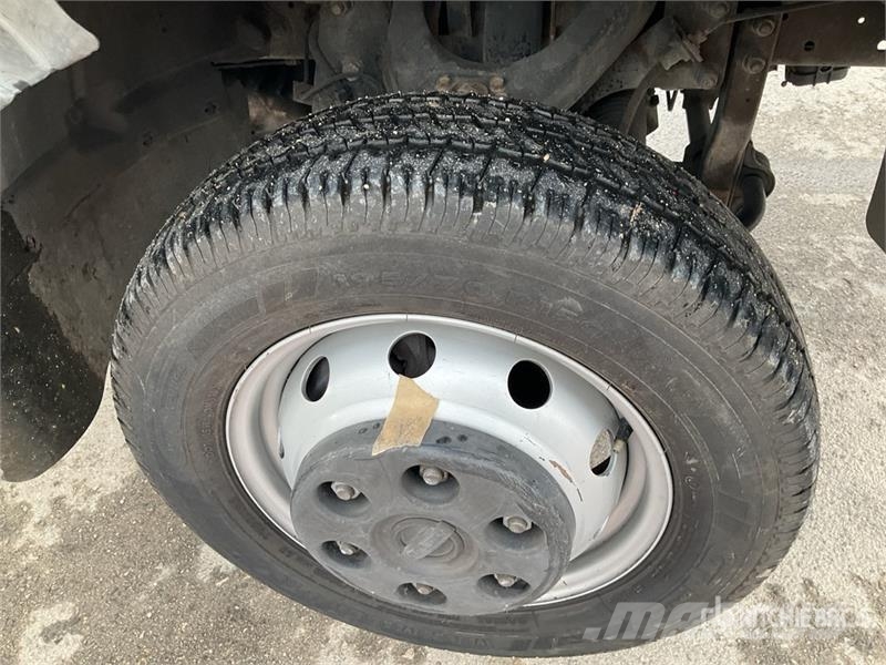 Nissan Snake 2010 Plus on Nissan Oil & Steel 4x2 Bucket Auto košare