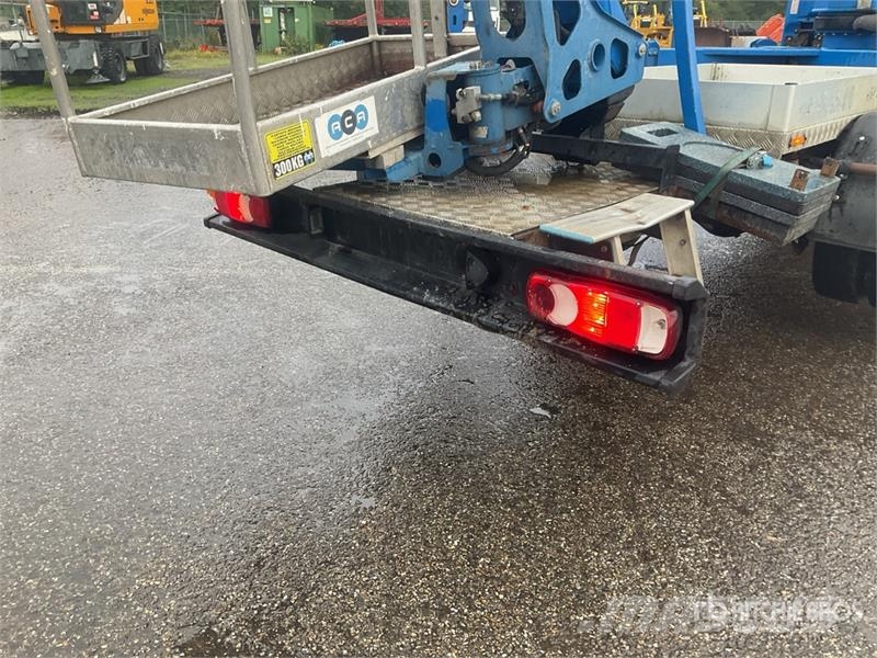 Nissan Socage 20TJ 19.7 m on Nissan NT400 4x2 Bucket Truc Auto hoogwerkers