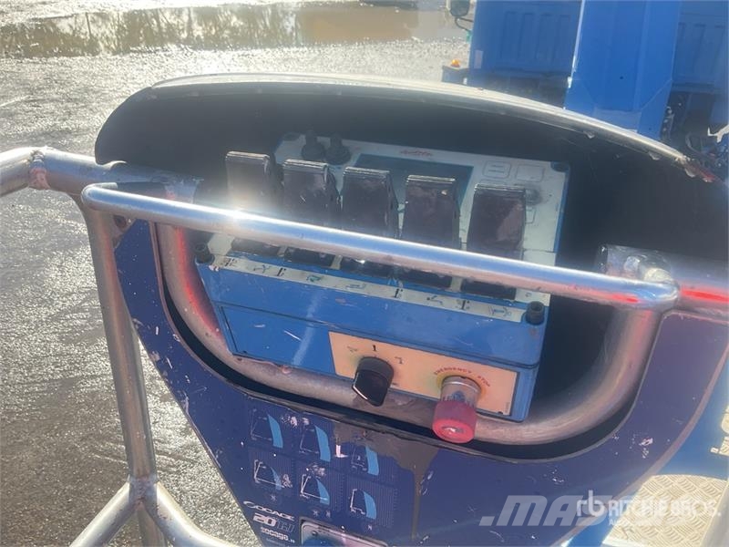 Nissan Socage 20TJ 19.7 m on Nissan NT400 4x2 Bucket Truc Camion nacelle