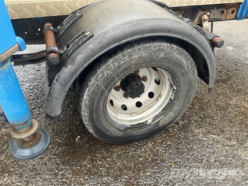 Nissan Socage 20TJ 19.7 m on Nissan NT400 4x2 Bucket Truc Auto hoogwerkers