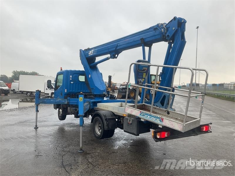 Nissan Socage 20TJ 19.7 m on Nissan NT400 4x2 Bucket Truc Auto hoogwerkers