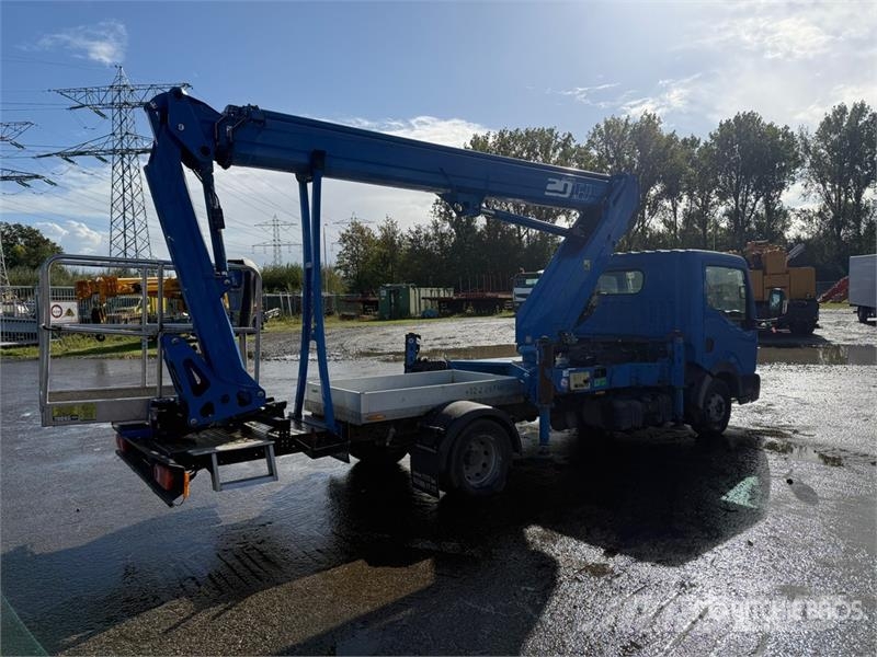 Nissan Socage 20TJ 19.7 m on Nissan NT400 4x2 Bucket Truc Camion nacelle