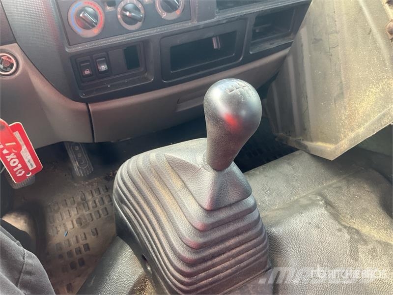 Nissan Socage 20TJ 19.7 m on Nissan NT400 4x2 Bucket Truc Camion nacelle