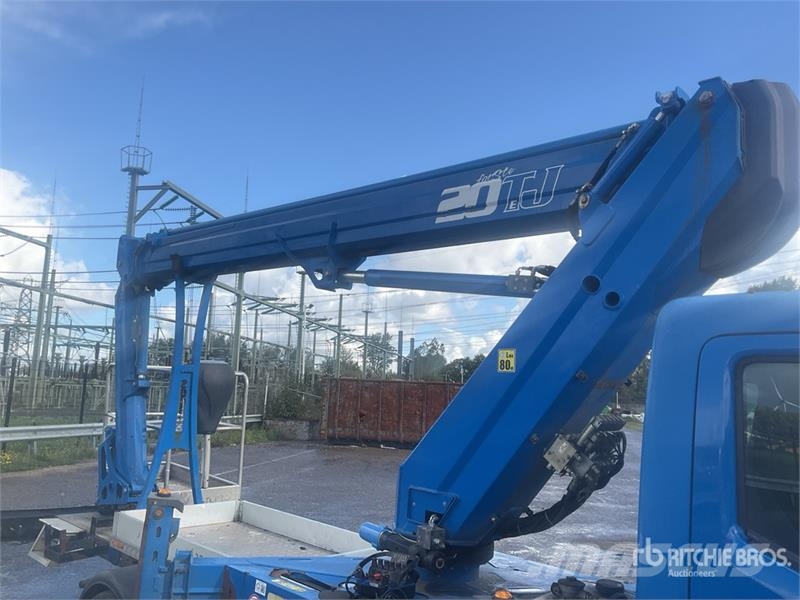 Nissan Socage 20TJ 19.7 m on Nissan NT400 4x2 Bucket Truc Camion nacelle