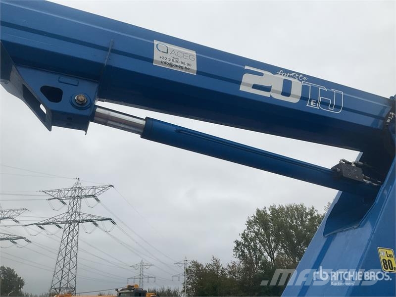 Nissan Socage 20TJ 19.7 m on Nissan NT400 4x2 Bucket Truc Auto hoogwerkers