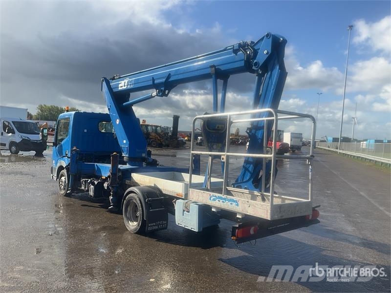 Nissan Socage 20TJ 19.7 m on Nissan NT400 4x2 Bucket Truc Camion nacelle