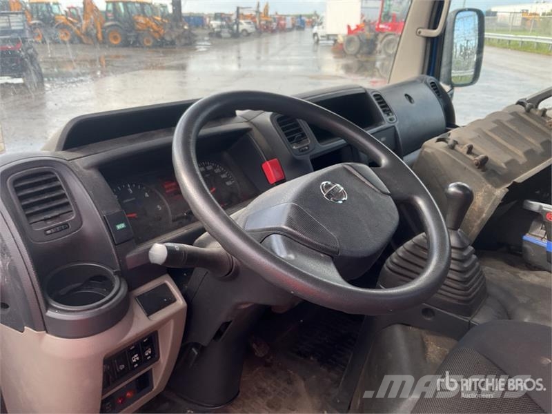 Nissan Socage 20TJ 19.7 m on Nissan NT400 4x2 Bucket Truc Camion nacelle