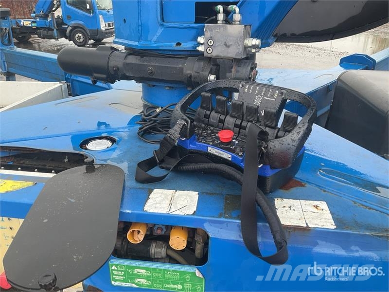 Nissan Socage 20TJ 300 kg on Nissan NT400 4x2 Bucket Truc Camion nacelle