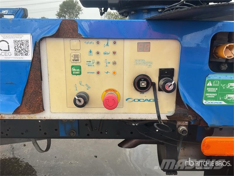 Nissan Socage 20TJ 300 kg on Nissan NT400 4x2 Bucket Truc Camion nacelle