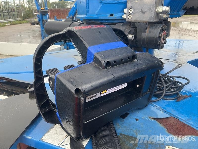 Nissan Socage 20TJ 300 kg on Nissan NT400 4x2 Bucket Truc Camion nacelle