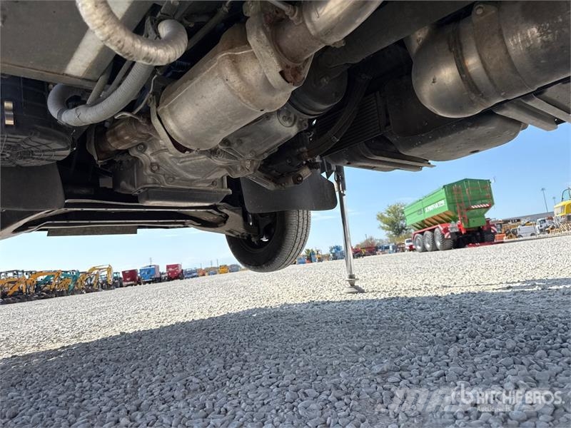 Nissan Socage 25D 24 m on Nissan Cabstar 35.13 Bucket Tru Teherautóra szerelt emelők és állványok