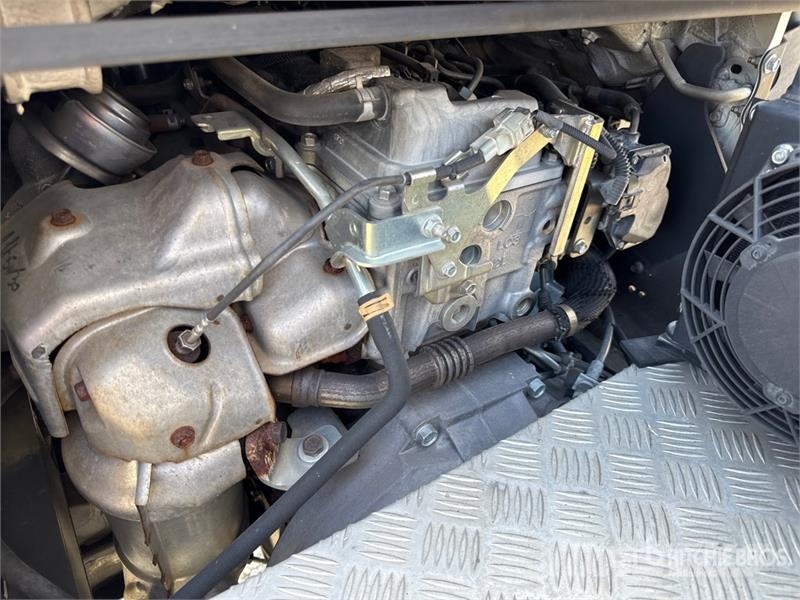 Nissan Socage 25D 24 m on Nissan Cabstar 35.13 Bucket Tru Teherautóra szerelt emelők és állványok