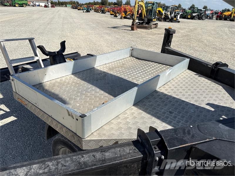 Nissan Socage 25D 24 m on Nissan Cabstar 35.13 Bucket Tru Teherautóra szerelt emelők és állványok