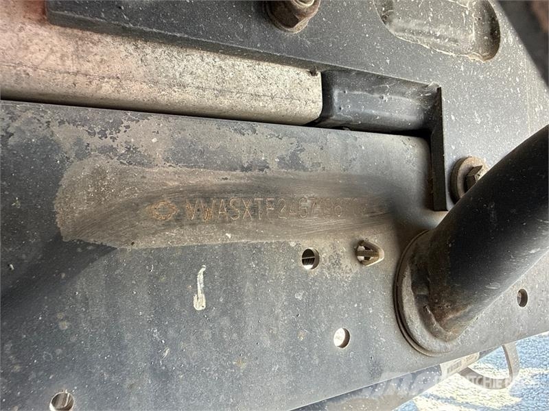 Nissan Socage 25D 24 m on Nissan Cabstar 35.13 Bucket Tru Teherautóra szerelt emelők és állványok