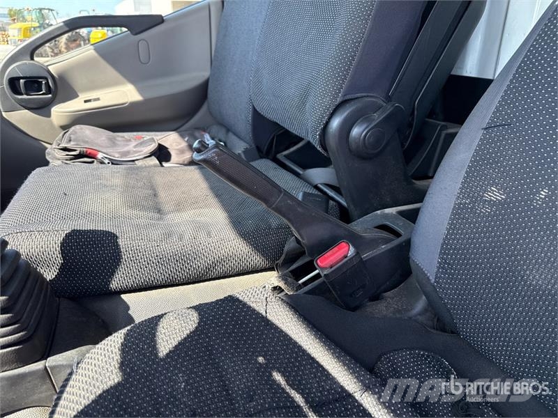 Nissan Socage 25D 24 m on Nissan Cabstar 35.13 Bucket Tru Teherautóra szerelt emelők és állványok