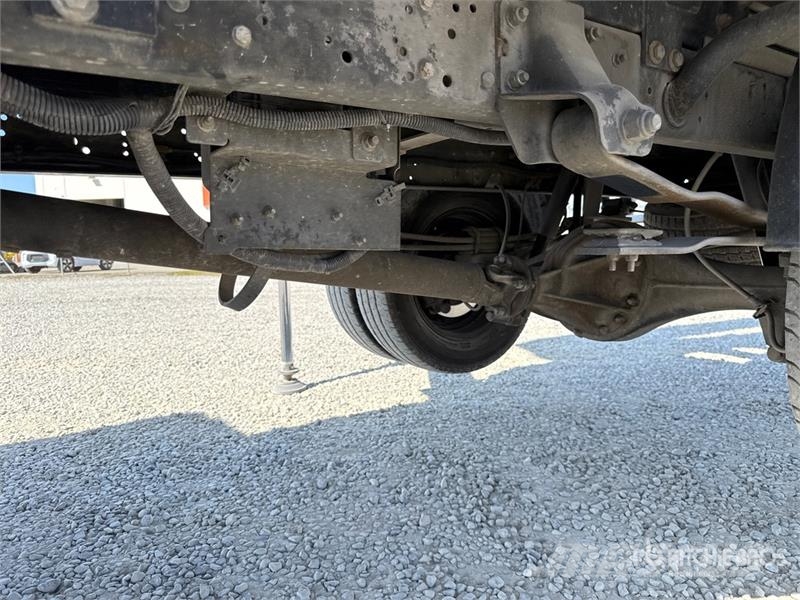 Nissan Socage 25D 24 m on Nissan Cabstar 35.13 Bucket Tru Teherautóra szerelt emelők és állványok