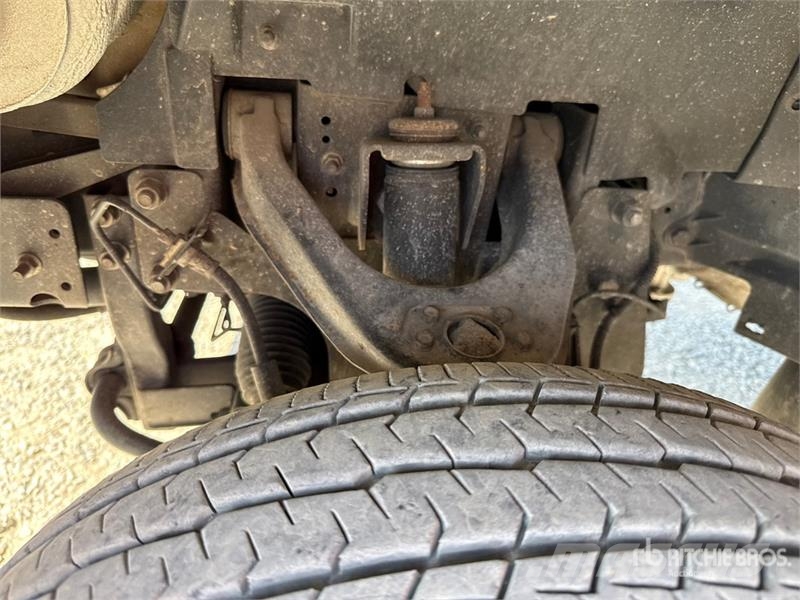 Nissan Socage 25D 24 m on Nissan Cabstar 35.13 Bucket Tru Teherautóra szerelt emelők és állványok