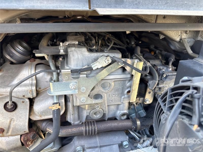 Nissan Socage 25D 24 m on Nissan Cabstar 35.13 Bucket Tru Teherautóra szerelt emelők és állványok