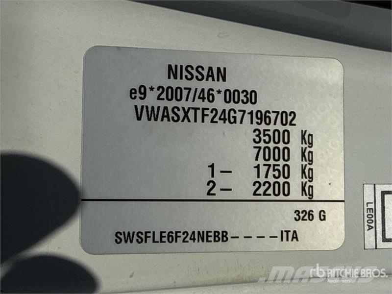 Nissan Socage 25D 24 m on Nissan Cabstar 35.13 Bucket Tru Teherautóra szerelt emelők és állványok
