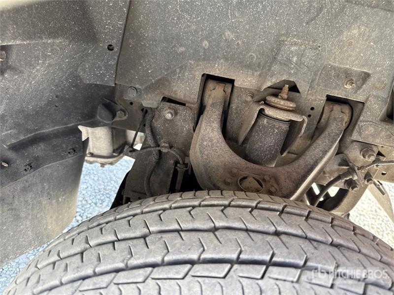 Nissan Socage 25D 24 m on Nissan Cabstar 35.13 Bucket Tru Teherautóra szerelt emelők és állványok