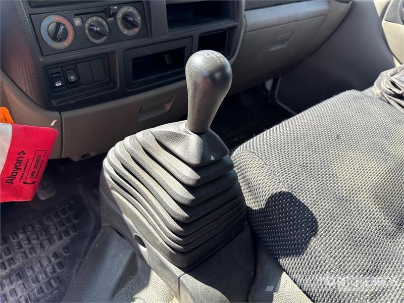 Nissan Socage 25D 24 m on Nissan Cabstar 35.13 Bucket Tru Teherautóra szerelt emelők és állványok