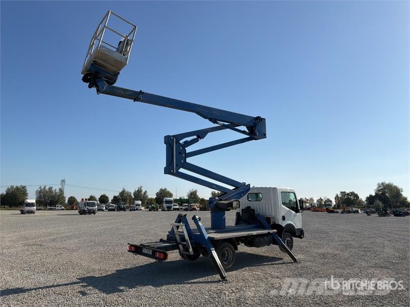 Nissan Socage DA320 19 m on Nissan NT400 Bucket Truck Autoplošiny