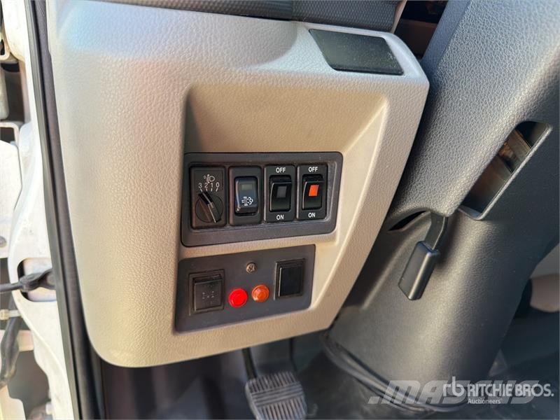 Nissan Socage DA320 19 m on Nissan NT400 Bucket Truck Autoplošiny