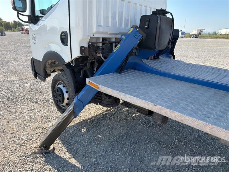 Nissan Socage DA320 19 m on Nissan NT400 Bucket Truck Autoplošiny
