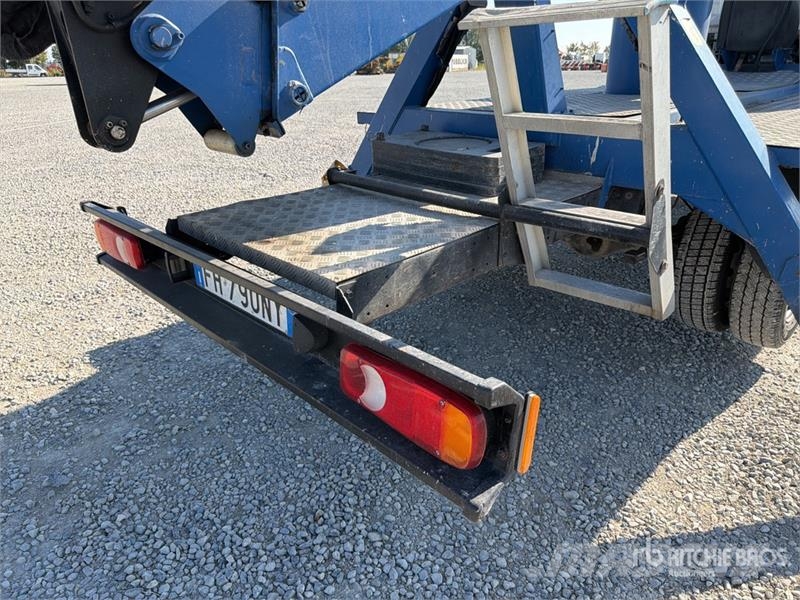 Nissan Socage DA320 19 m on Nissan NT400 Bucket Truck Autoplošiny