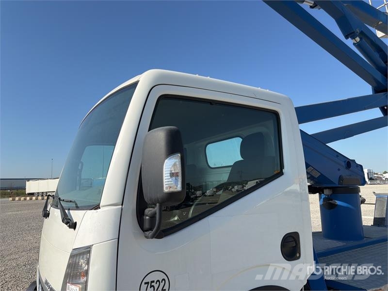 Nissan Socage DA320 19 m on Nissan NT400 Bucket Truck Autoplošiny