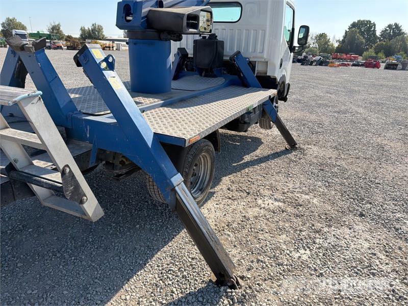 Nissan Socage DA320 19 m on Nissan NT400 Bucket Truck Autoplošiny