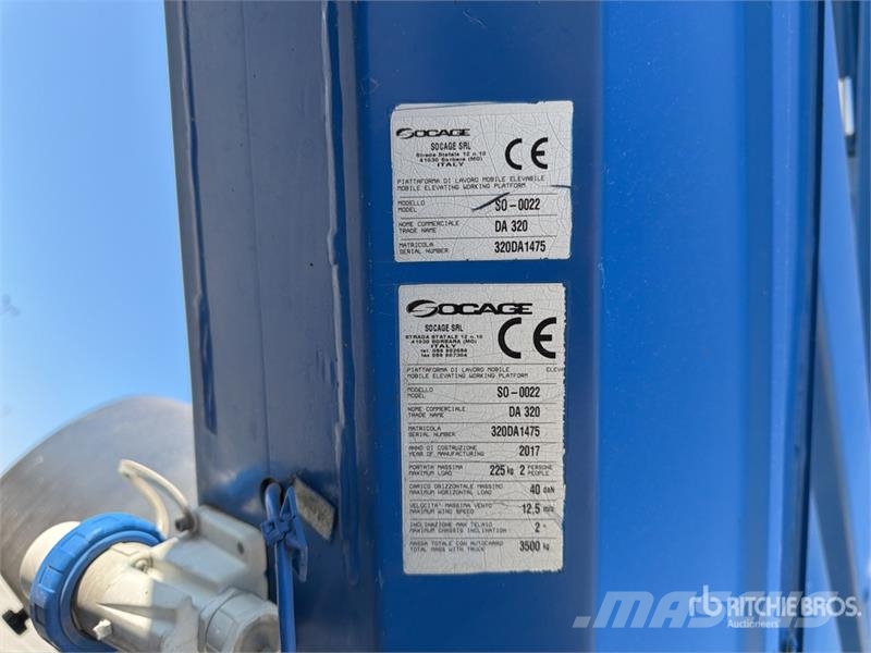Nissan Socage DA320 19 m on Nissan NT400 Bucket Truck Autoplošiny