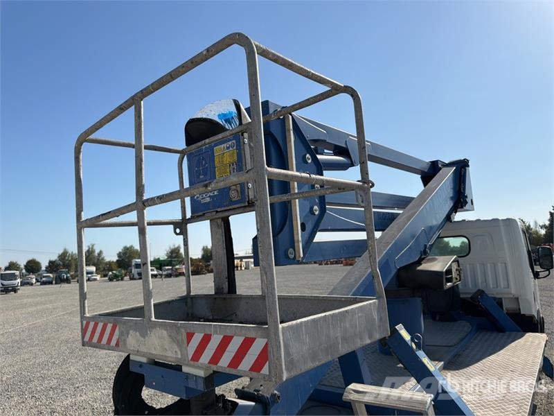 Nissan Socage DA320 19 m on Nissan NT400 Bucket Truck Autoplošiny